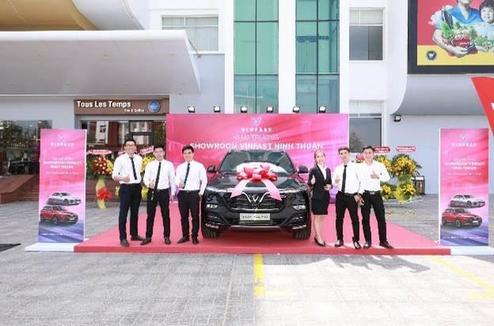 Vinfast đồng loạt khai trương 21 showroom ô tô và xe máy điện - 4 Vinfast đồng loạt khai trương 21 showroom ô tô và xe máy điện - 4