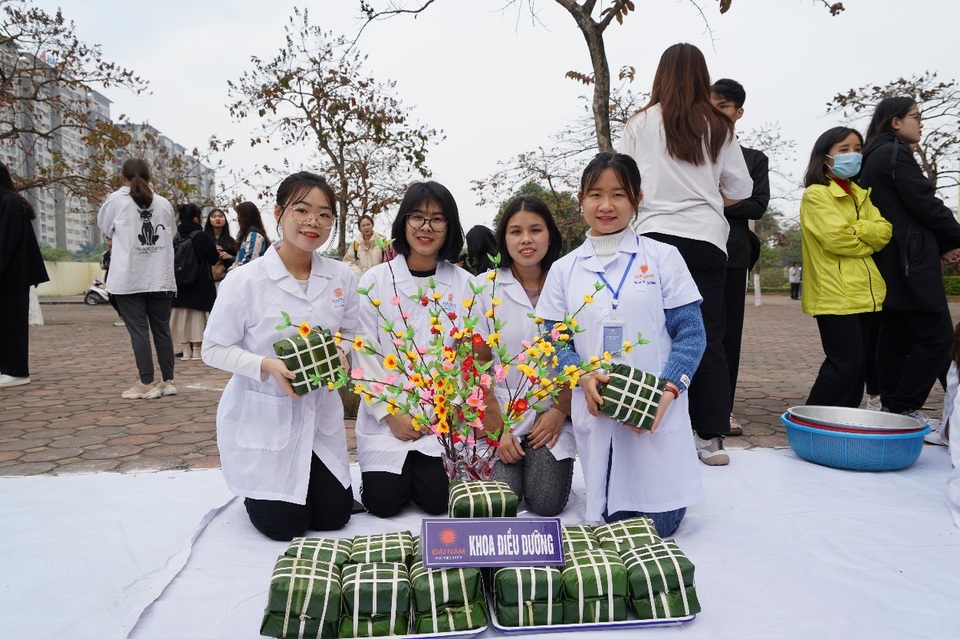 Trường ĐH Đại Nam tổ chức chương trình Tấm bánh nghĩa tình lần thứ 10 - 6 Trường ĐH Đại Nam tổ chức chương trình Tấm bánh nghĩa tình lần thứ 10 - 6