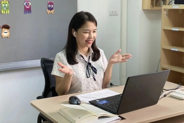 Cô giáo F0 chăm chồng con mắc Covid-19, vừa dạy trực tuyến