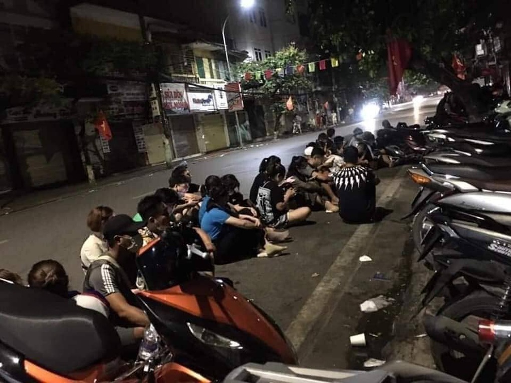 Xếp hàng từ 4h sáng mua bánh trung thu ở Hải Phòng - 1 Xếp hàng từ 4h sáng mua bánh trung thu ở Hải Phòng - 1