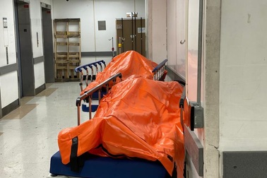 Thi thể nằm chồng chất tại bệnh viện Mỹ