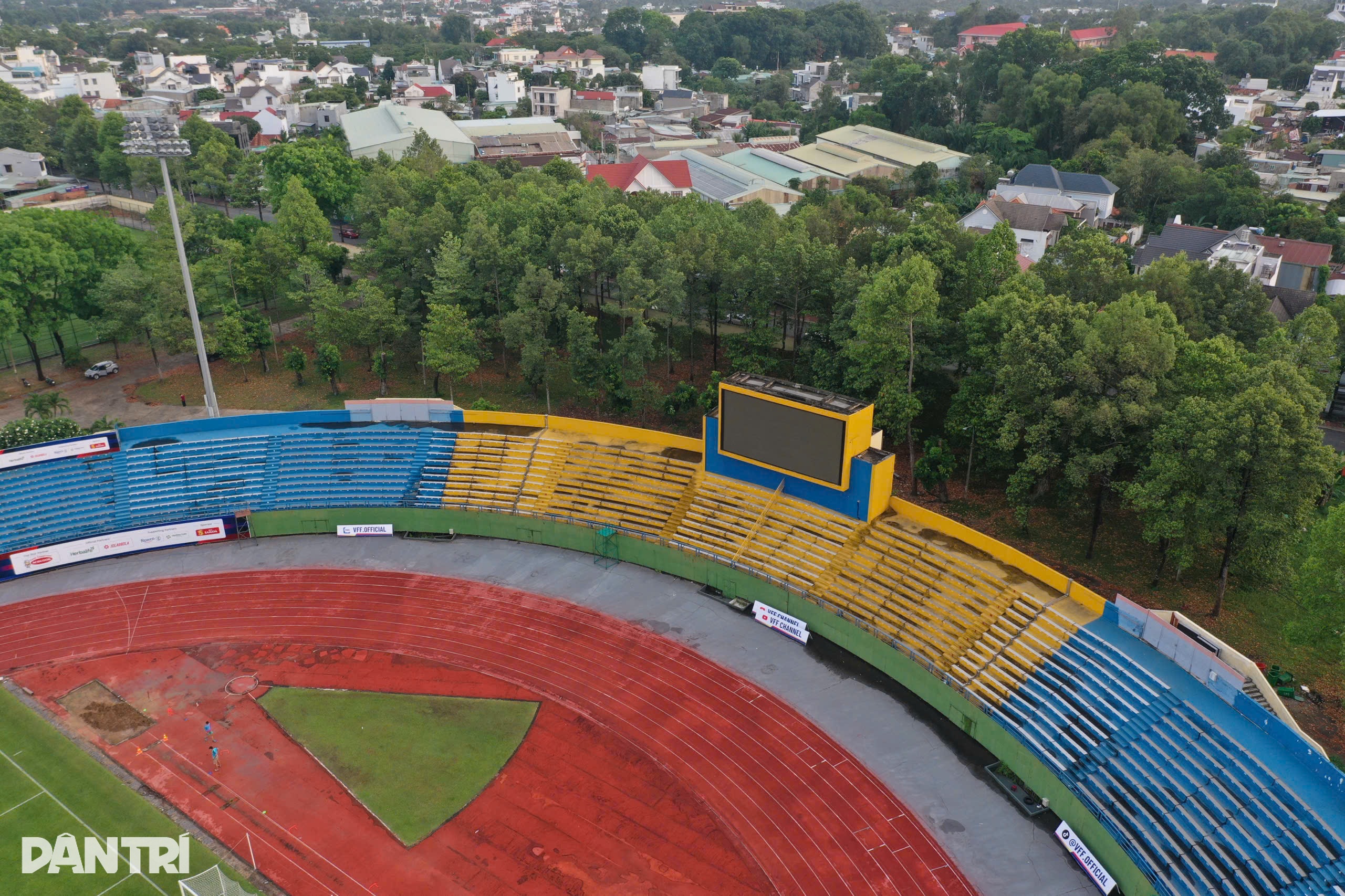 View - Mặt cỏ sân Gò Đậu xanh mướt, tuyển Việt Nam sẵn sàng gặp Campuchia và Lào | Báo Dân trí