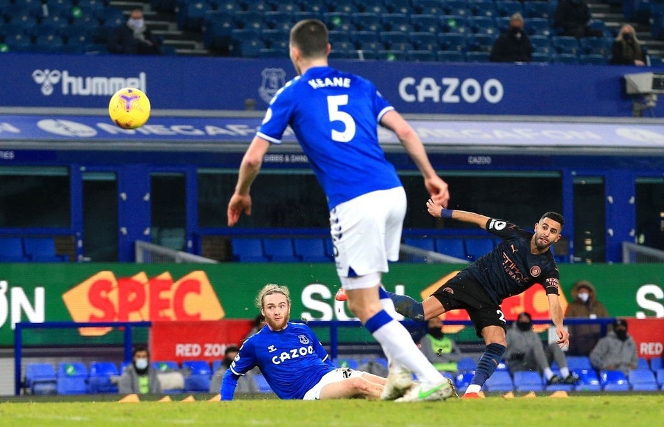 Đánh bại Everton, Man City hơn Man Utd 10 điểm - 2