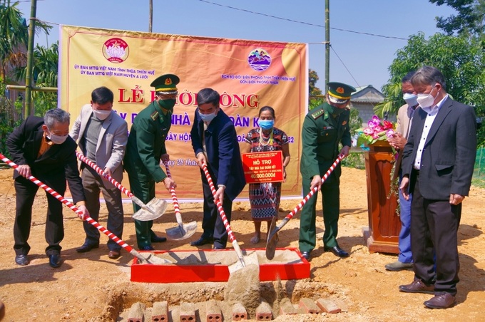 Khởi công xây dựng nhà Đại đoàn kết cho hộ gia đình có hoàn cảnh khó khăn tại xã biên giới Quảng Nhâm (A Lưới, Thừa Thiên Huế)