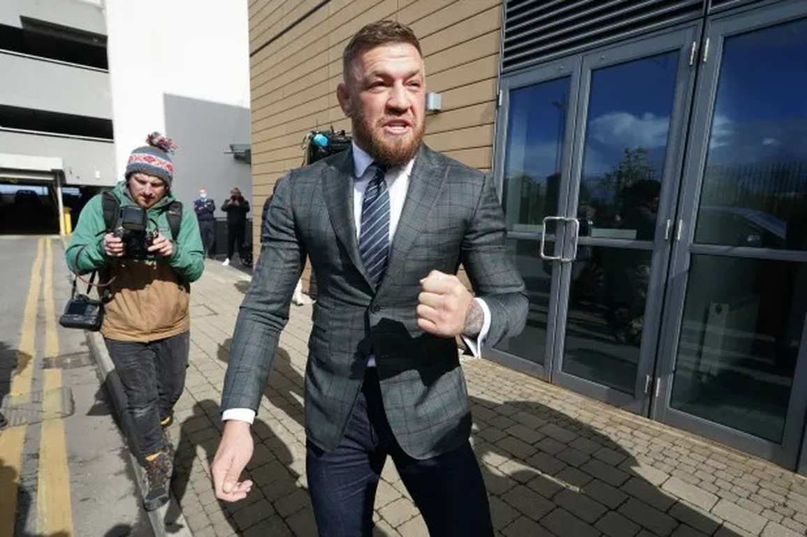 Gã điên McGregor chính thức hầu tòa, mong sớm lại sàn đấu - 1 Gã điên McGregor chính thức hầu tòa, mong sớm lại sàn đấu - 1