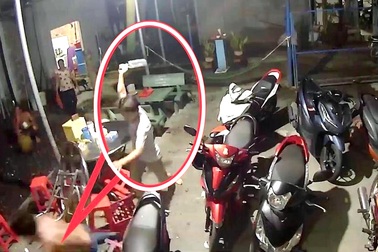 Bắt hung thủ xông vào nhà dân chém 2 người trọng thương