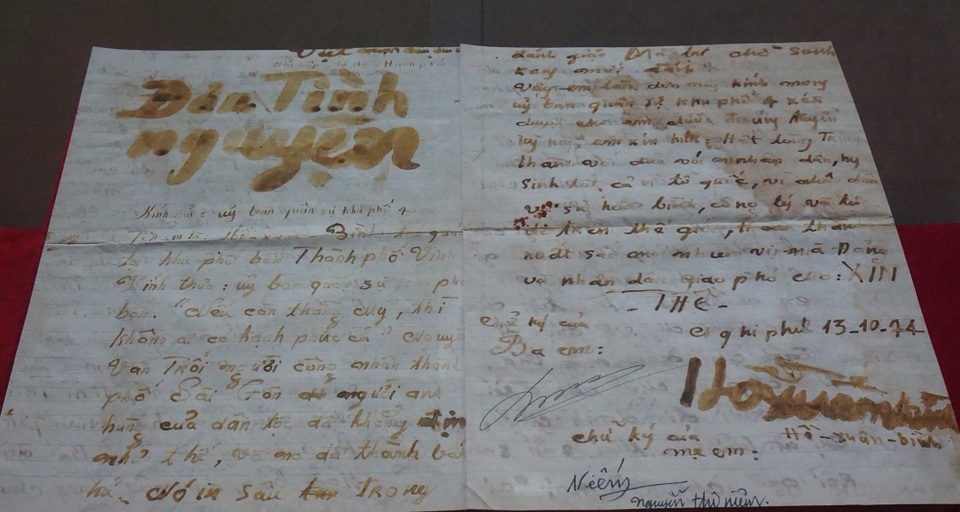 Ngắm những bình hoa, phích nước được bộ đội chế tác từ vũ khí của địch - 3 Ngắm những bình hoa, phích nước được bộ đội chế tác từ vũ khí của địch - 3