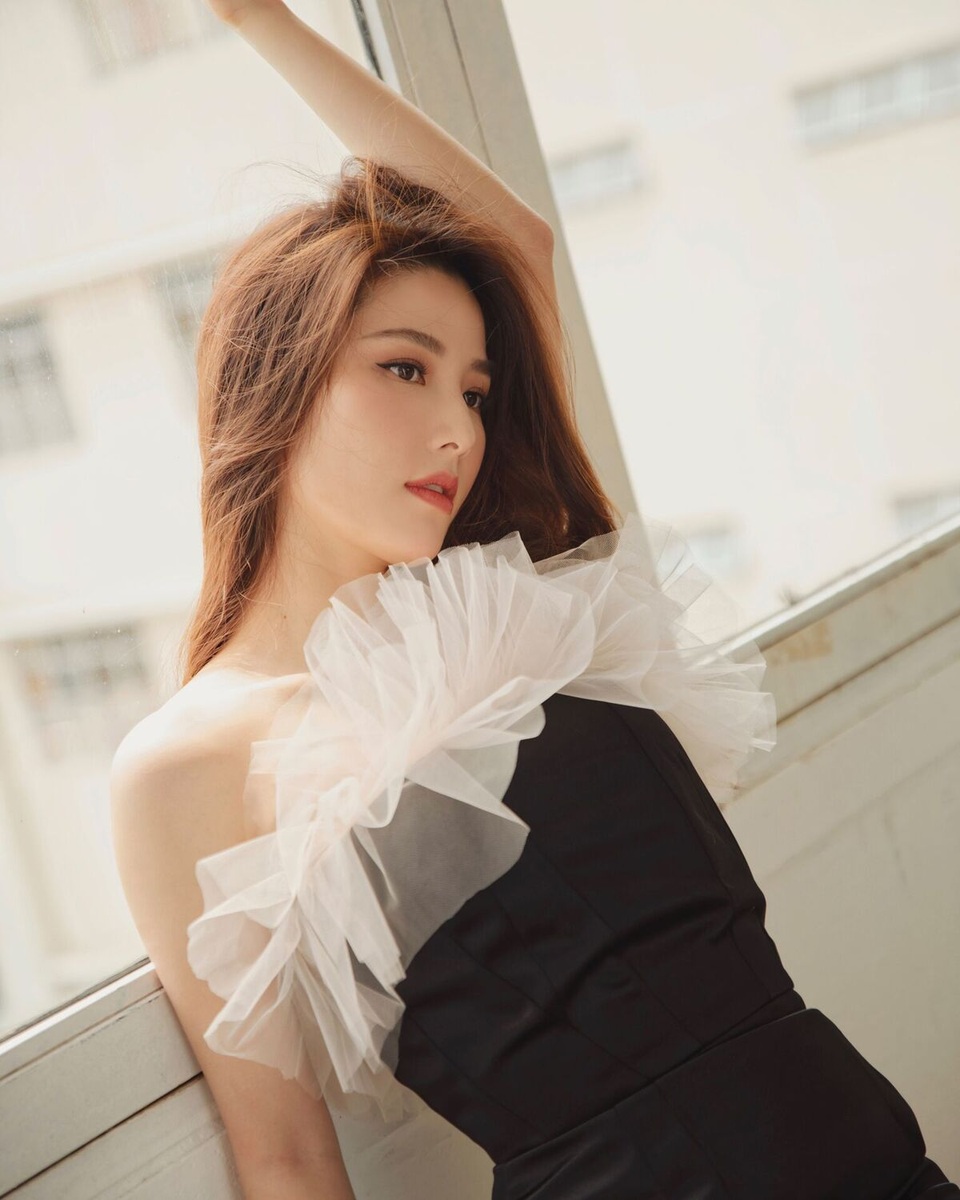 Diễm My 9X: “Dù đã khá “cuồng chân” nhưng tôi vẫn chưa dám ra khỏi nhà” - 3 Diễm My 9X: “Dù đã khá “cuồng chân” nhưng tôi vẫn chưa dám ra khỏi nhà” - 3