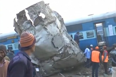 Lật tàu hỏa kinh hoàng ở Ấn Độ, gần 100 người chết