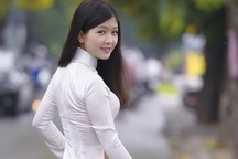 Thiếu nữ dịu dàng giữa khoảnh khắc Hà Nội sang thu