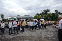 Cả làng góp tiền thuê xe cho thí sinh đi Hà Nội dự thi