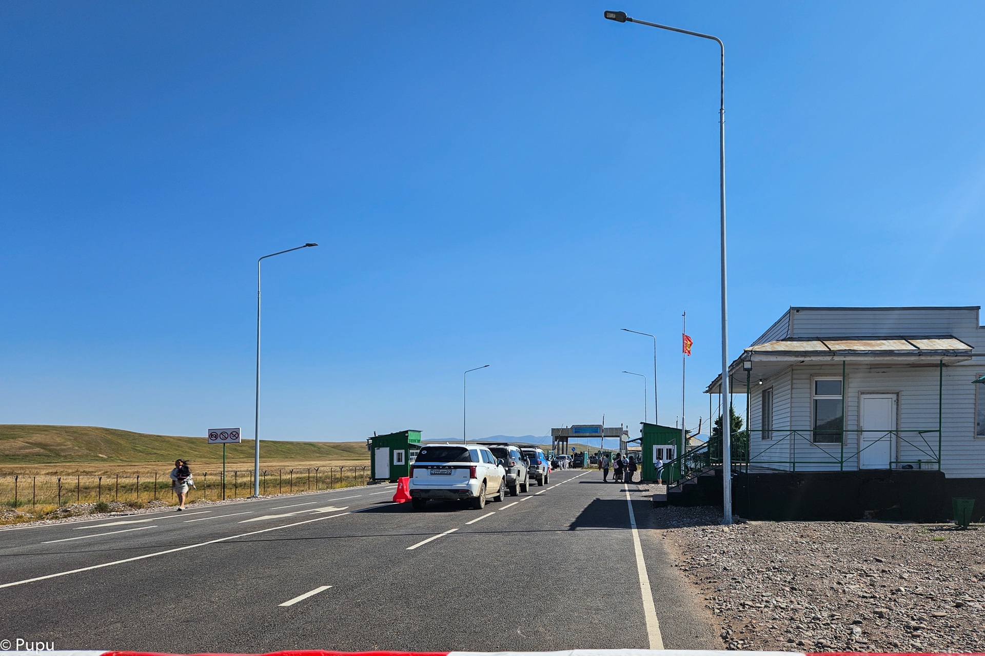 Vợ chồng ở Hà Nội tự lái 2.400km, ngủ lều du mục, khám phá Trung Á - 10 Vợ chồng ở Hà Nội tự lái 2.400km, ngủ lều du mục, khám phá Trung Á - 10