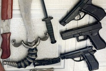 Khám nhà đối tượng mua bán ma túy, phát hiện 3 súng ngắn