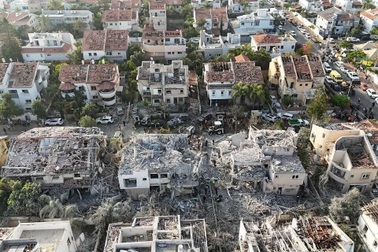 Iran bắn dồn dập 200 tên lửa, Israel thừa nhận lá chắn thép "thủng lưới"