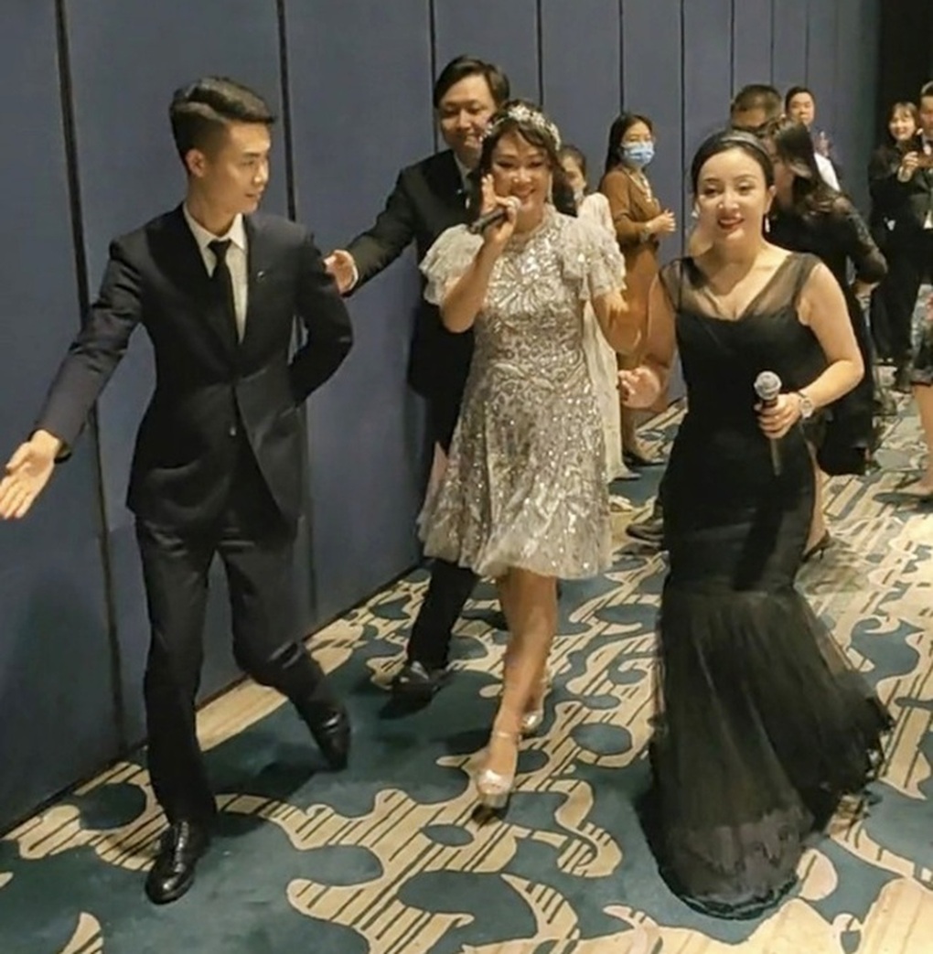 53 tuổi, Chúc Anh Đài Lương Tiểu Băng chật vật kiếm sống, nuôi chồng con - 7 53 tuổi, Chúc Anh Đài Lương Tiểu Băng chật vật kiếm sống, nuôi chồng con - 7