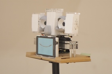 Rô-bốt có đôi mắt dõi theo bạn giống như Mona Lisa