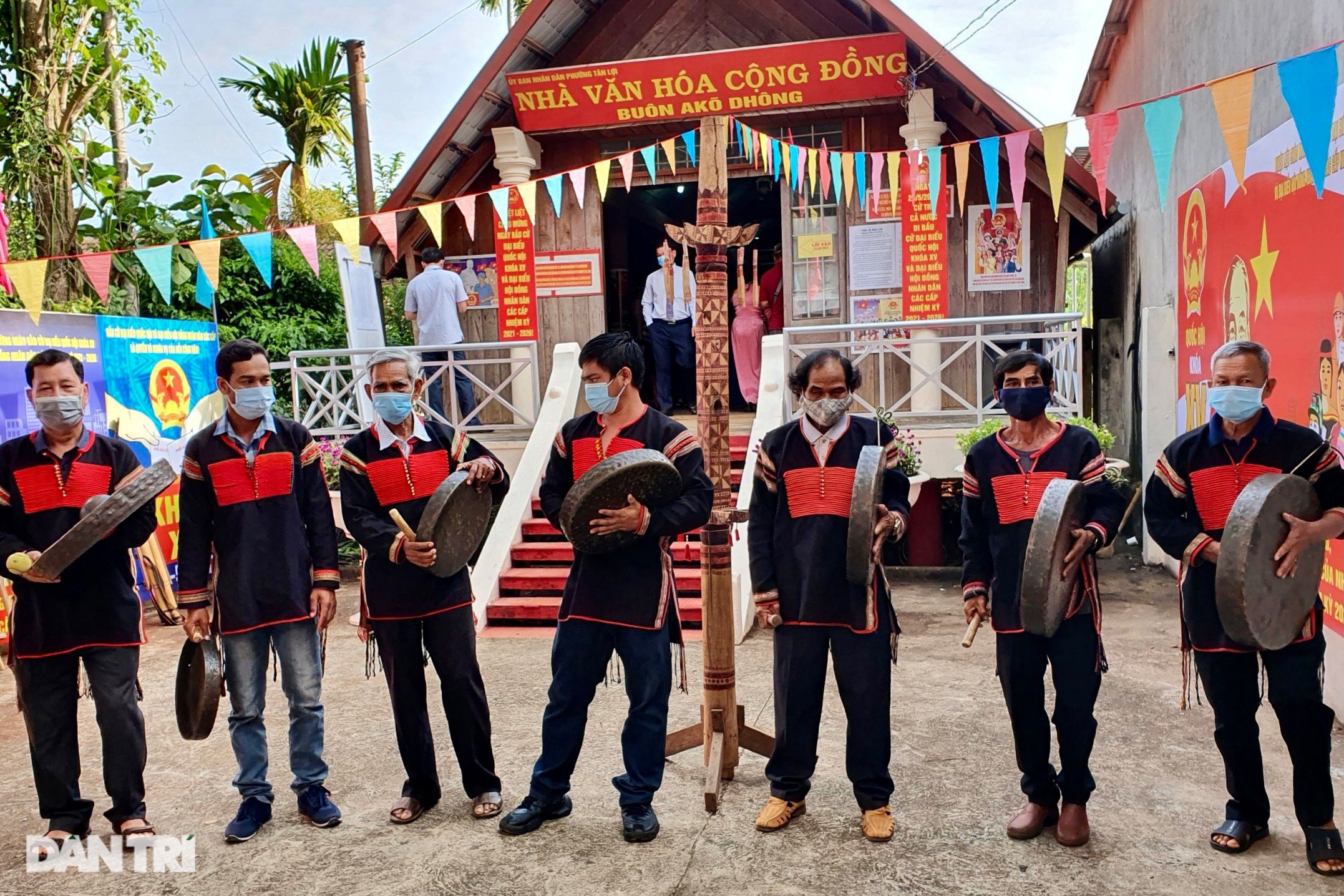 Toàn cảnh 69 triệu cử tri cả nước tham gia Ngày hội non sông - 34 Toàn cảnh 69 triệu cử tri cả nước tham gia Ngày hội non sông - 34