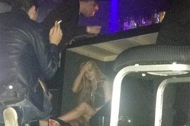 Lindsay Lohan tiếp tục tiệc tùng ở Brazil