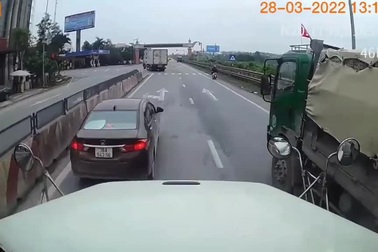 Va quệt giao thông vì không giữ khoảng cách an toàn