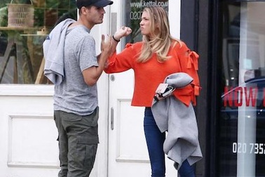 Alvaro Morata “lời qua tiếng lại” với bà xã trên đường phố