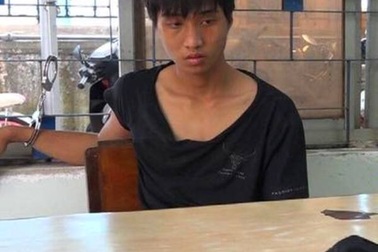 Bắt tại trận thanh niên đập thùng công đức trong chùa trộm tiền