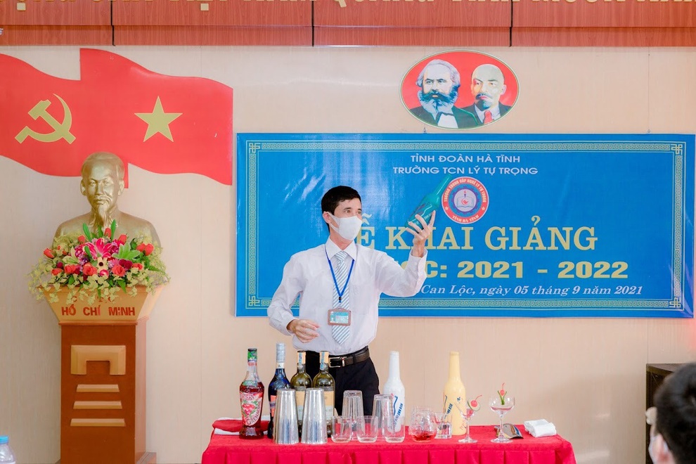 Bậc thầy pha chế trở thành giáo viên tâm huyết trường nghề - 5 Bậc thầy pha chế trở thành giáo viên tâm huyết trường nghề - 5