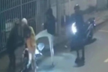 Triệu tập 4 người ép xe, đánh nam thanh niên ở TP Thủ Đức