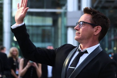 Robert Downey Jr. lịch lãm trên thảm đỏ