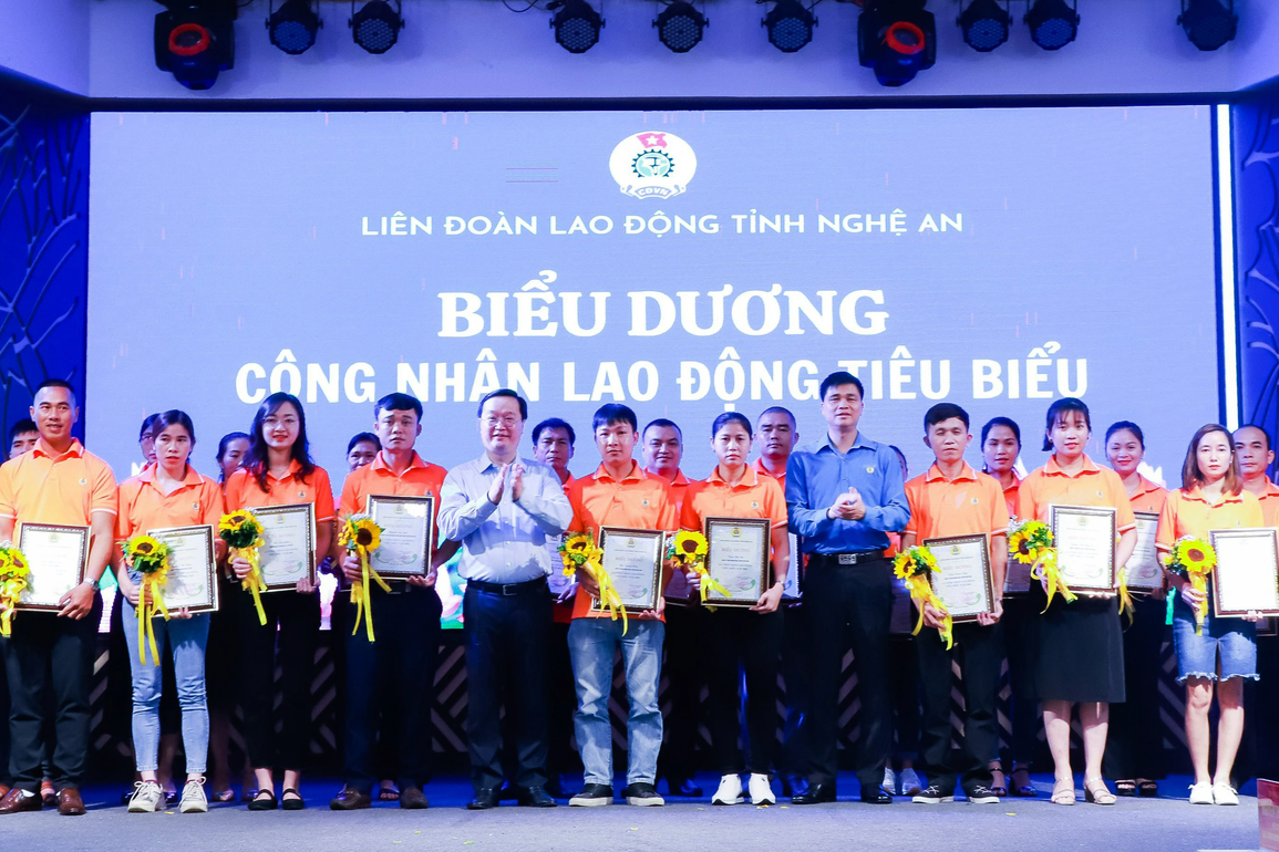 Chủ tịch tỉnh Nghệ An: Giải đáp nhiều thắc mắc về việc làm, tiền lương - 5 Chủ tịch tỉnh Nghệ An: Giải đáp nhiều thắc mắc về việc làm, tiền lương - 5