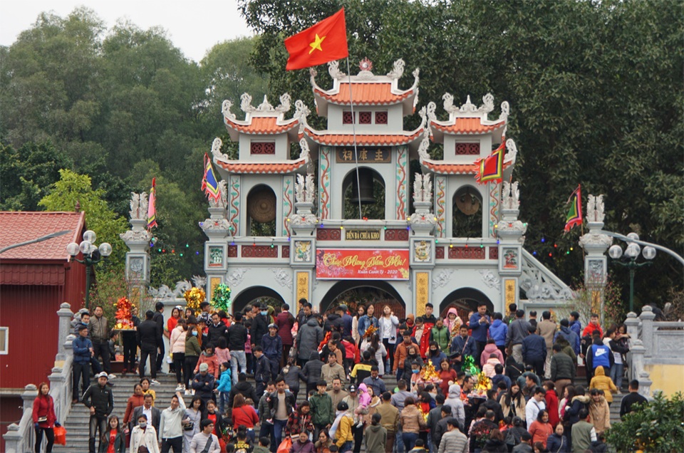 Biển người đổ về xin lộc Bà Chúa Kho ngày mùng 5 Tết - 1 Biển người đổ về xin lộc Bà Chúa Kho ngày mùng 5 Tết - 1