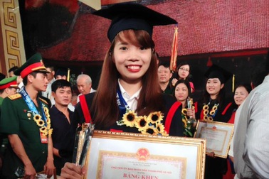 Vụ Thủ khoa ở nhà nuôi lợn: “Đừng bám mãi vào cái mác… thủ khoa”