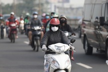 TPHCM se lạnh sáng đầu tuần, người dân mặc thêm áo giữ ấm