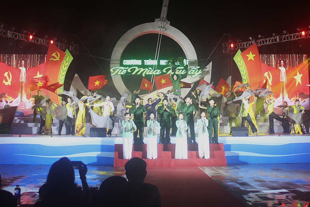 Nhiều tỉnh miền Tây diễn nghệ thuật, bắn pháo hoa mừng Quốc khánh - 3