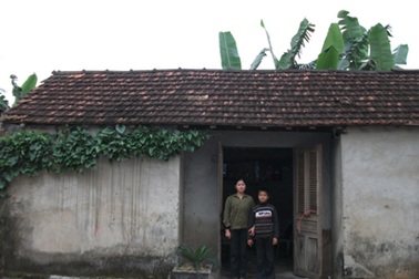 "Chỉ cần em trai được đi học, khổ mấy em cũng không sợ"