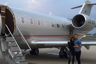 Vợ chồng David Beckham di chuyển bằng phi cơ riêng