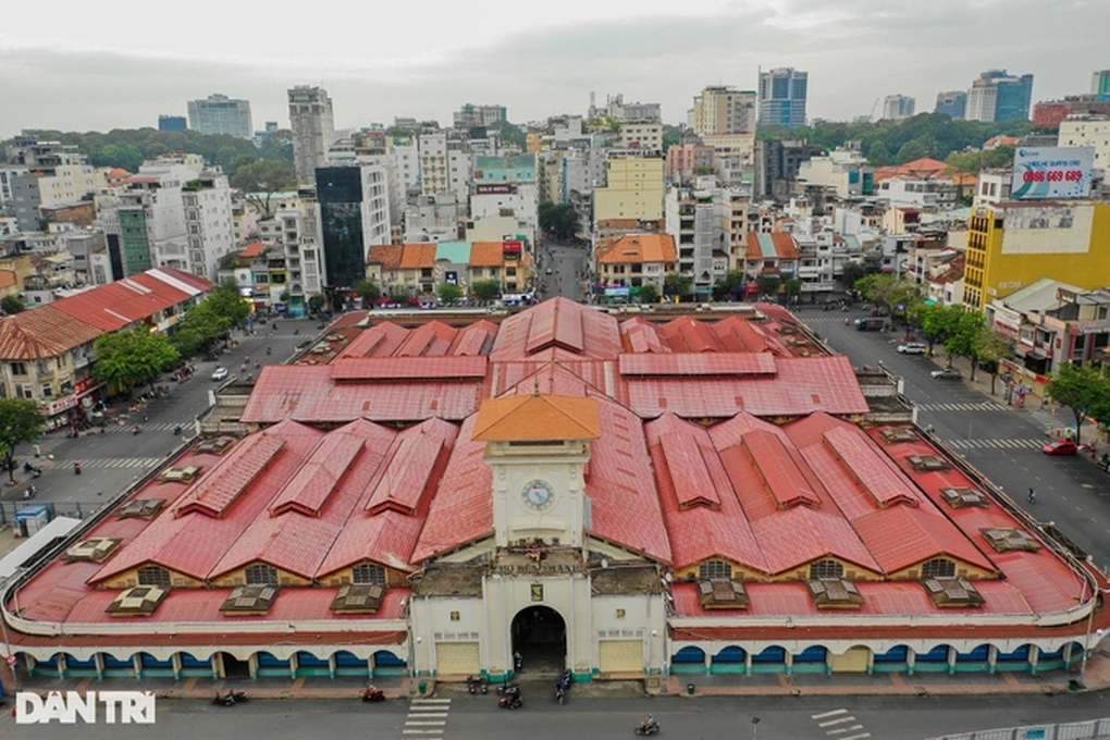 Hét giá 700.000 đồng 3 đôi tất: Tạm đình chỉ tiểu thương chợ Bến Thành - 2 Hét giá 700.000 đồng 3 đôi tất: Tạm đình chỉ tiểu thương chợ Bến Thành - 2