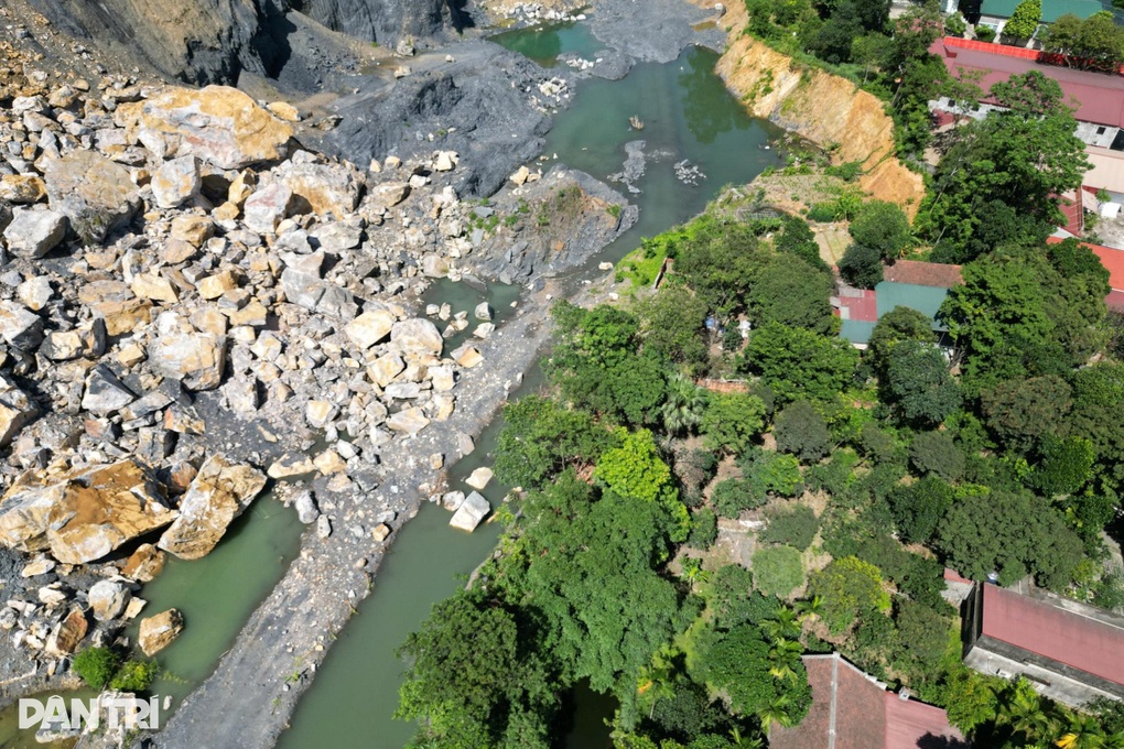 Vụ sạt lở núi kinh hoàng ở Ninh Bình: Di dời, tái định cư 3 hộ dân - 1