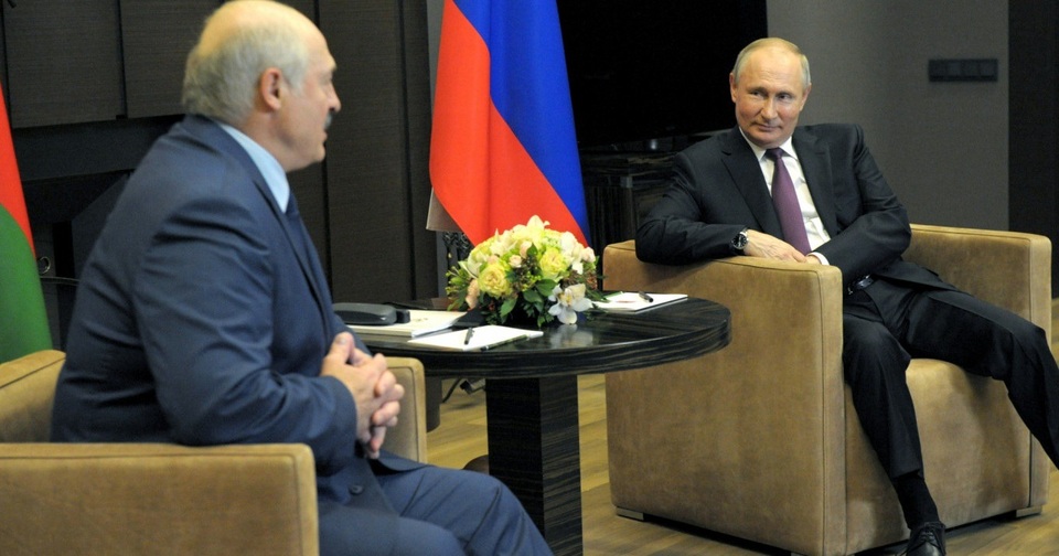 Bí mật bên trong chiếc vali đen Tổng thống Belarus đưa cho ông Putin - 1 Bí mật bên trong chiếc vali đen Tổng thống Belarus đưa cho ông Putin - 1