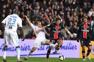 PSG, Lyon cùng bại trận, Ligue I đua tứ mã