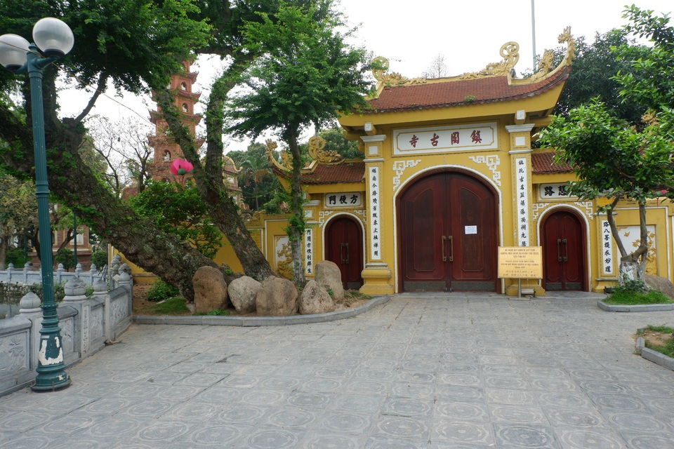 Khách nước ngoài bất ngờ, tiếc nuối khi nhiều di tích đóng cửa vì Covid-19 - 4