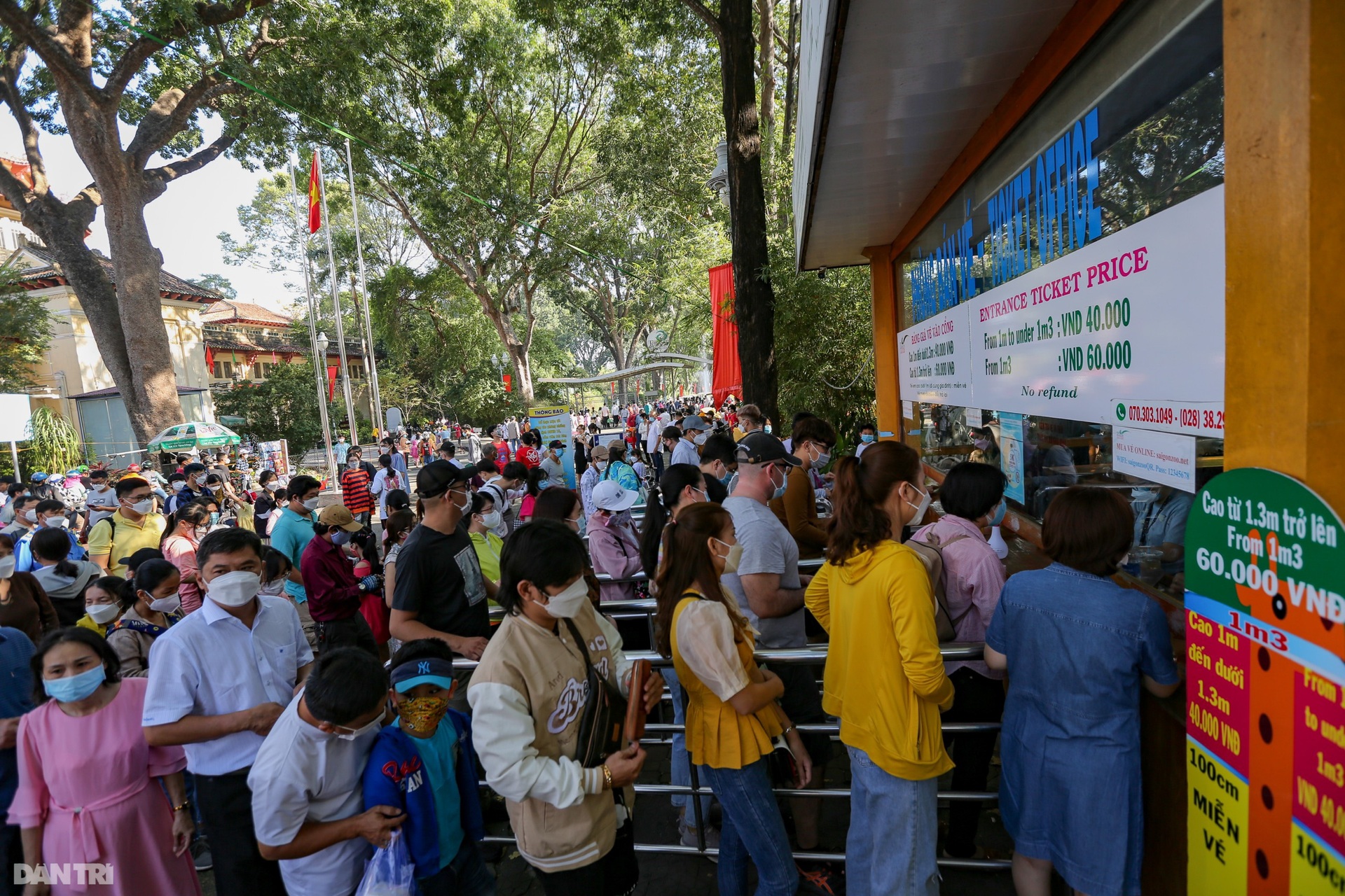 Hàng chục nghìn du khách tham quan, cắm trại ở Thảo cầm viên Sài Gòn - 1