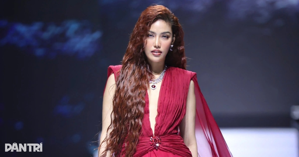 Lan Khuê nói về đam mê hàng hiệu và bí quyết tỏa sáng trên sàn diễn