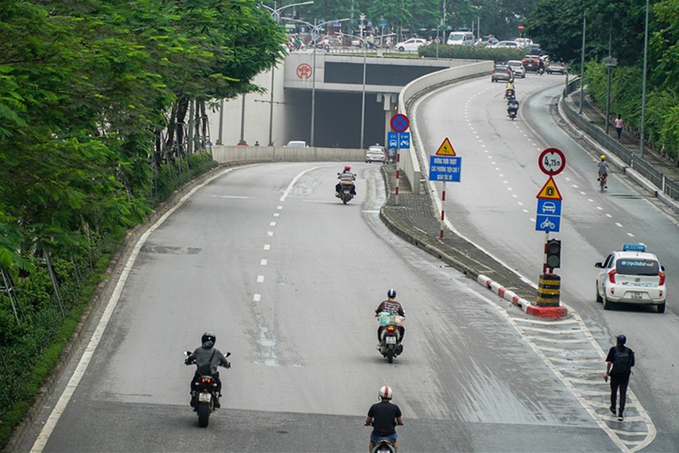 Hà Nội: Có hay không lỗi vi phạm sai làn đường trong hầm đường bộ Kim Liên? - 2 Hà Nội: Có hay không lỗi vi phạm sai làn đường trong hầm đường bộ Kim Liên? - 2