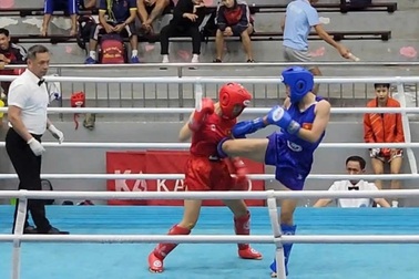 Võ sĩ Nguyễn Quang Huy đánh bán kết giải Kickboxing toàn quốc