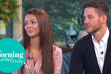 Scott Thomas và Kady McDermott chia sẻ chuyện tình cảm