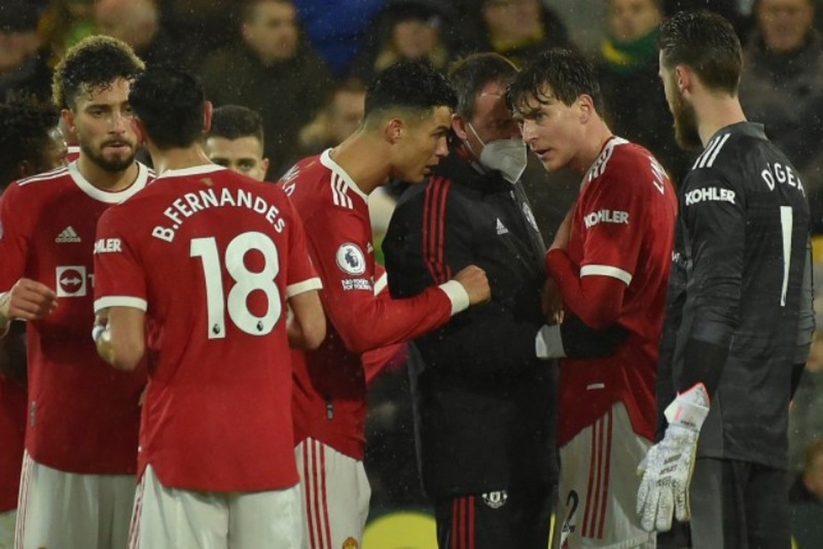 Chỉ còn đúng…7 người, Man Utd phải hoãn thêm một trận đấu - 1 Chỉ còn đúng…7 người, Man Utd phải hoãn thêm một trận đấu - 1