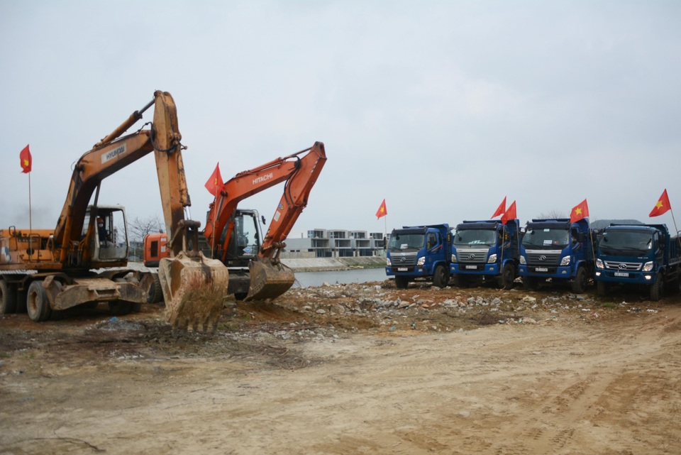 Chủ tịch Đà Nẵng thúc tiến độ công trình khơi thông sông Cổ Cò - 2 Chủ tịch Đà Nẵng thúc tiến độ công trình khơi thông sông Cổ Cò - 2