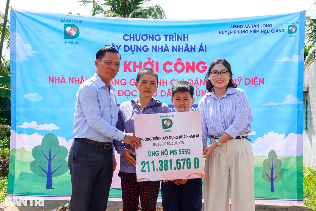 Tặng người phụ nữ ung thư nhà Nhân ái: Phép màu từ sự sẻ chia của bạn đọc - 1 Tặng người phụ nữ ung thư nhà Nhân ái: Phép màu từ sự sẻ chia của bạn đọc - 1