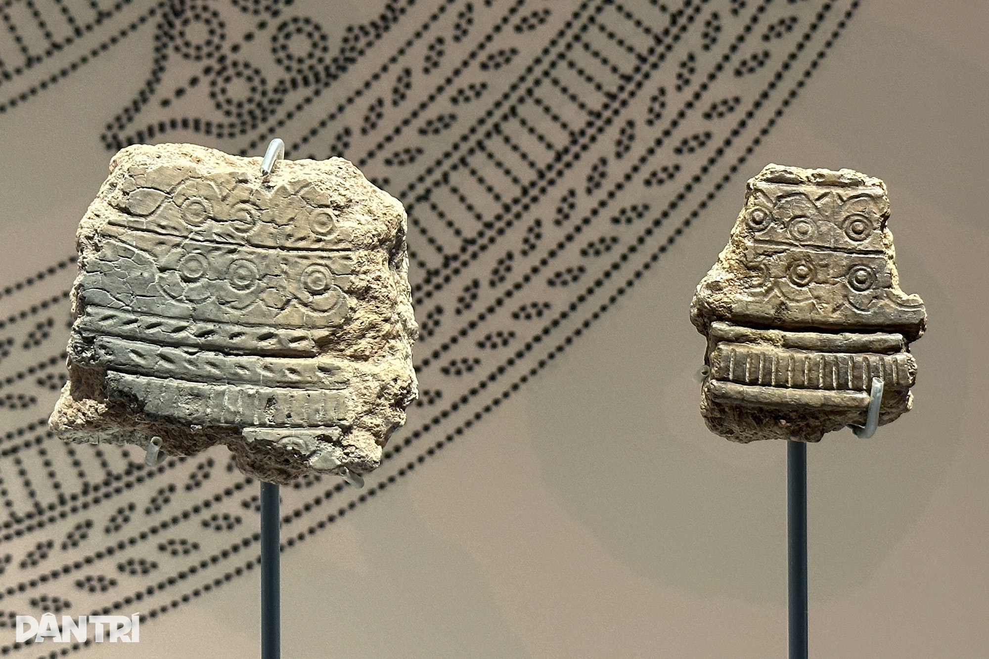 Beundrar den största Dong Son-bronstrumman som någonsin visats upp i Hanoi - 3 Ngắm trống đồng Đông Sơn lớn nhất từ trước đến nay đang trưng bày ở Hà Nội  - 3