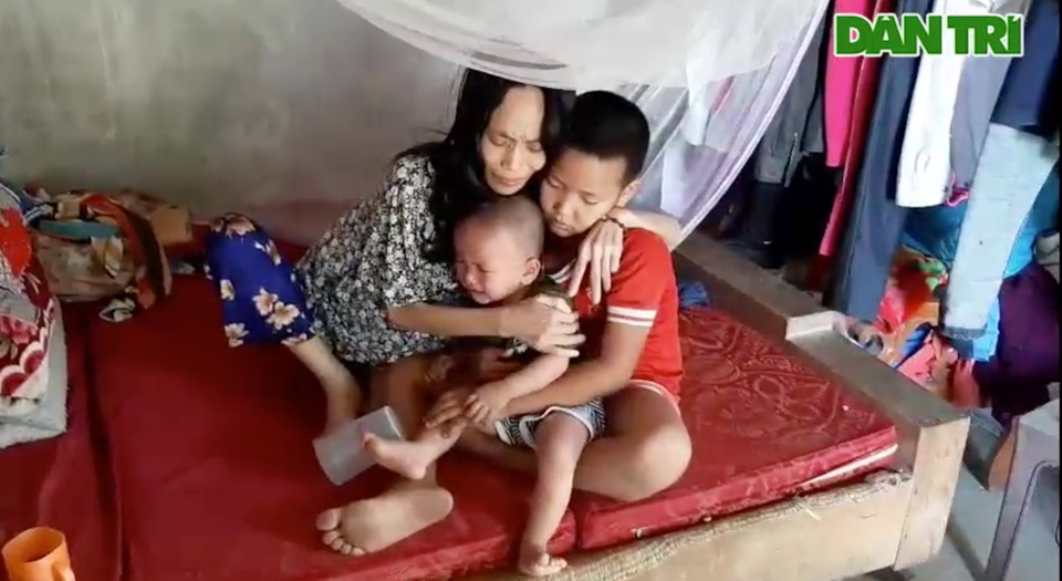 Quặn lòng cảnh người mẹ tiều tuỵ nhìn con thơ khóc ngằn ngặt thèm sữa - 5 Quặn lòng cảnh người mẹ tiều tuỵ nhìn con thơ khóc ngằn ngặt thèm sữa - 5